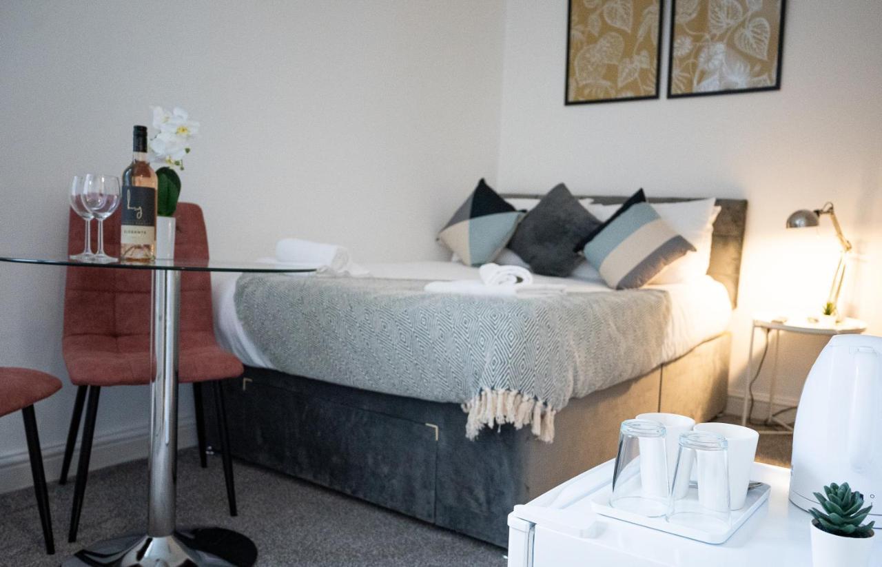 Elmo River Studios - 6 En-Suites In Wallasey - Easy Parking - Short And Long Stays Welcome 外观 照片