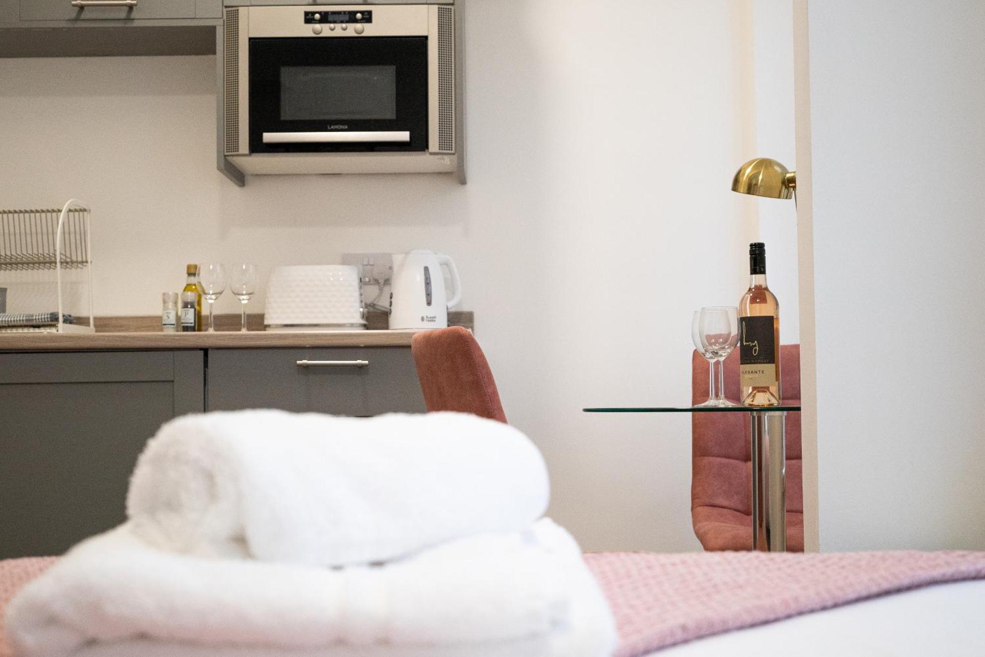 Elmo River Studios - 6 En-Suites In Wallasey - Easy Parking - Short And Long Stays Welcome 外观 照片
