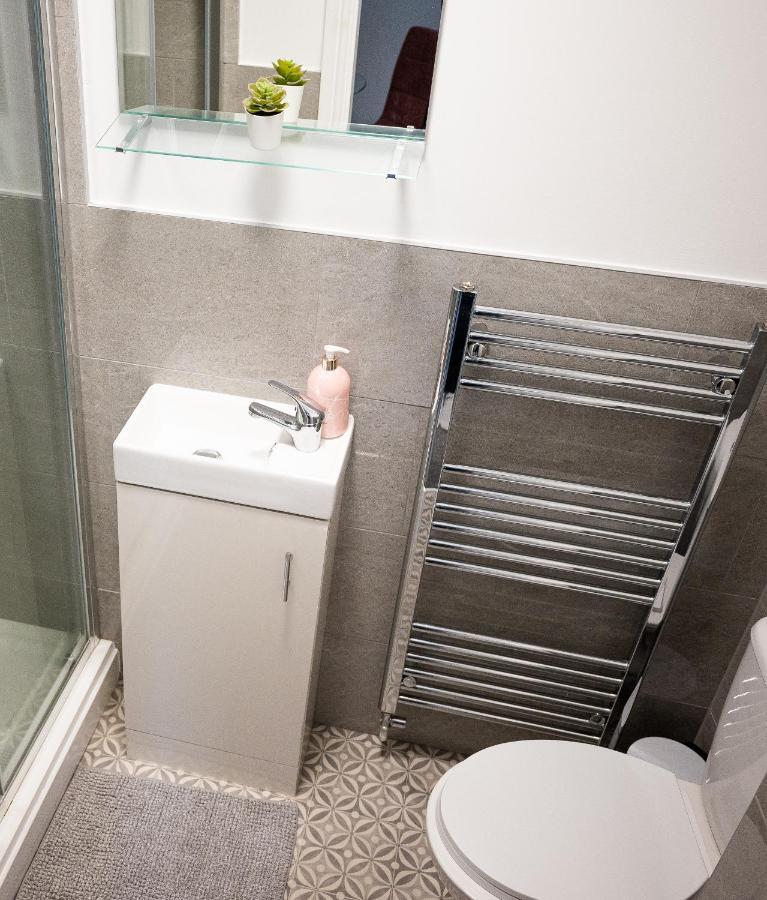 Elmo River Studios - 6 En-Suites In Wallasey - Easy Parking - Short And Long Stays Welcome 外观 照片