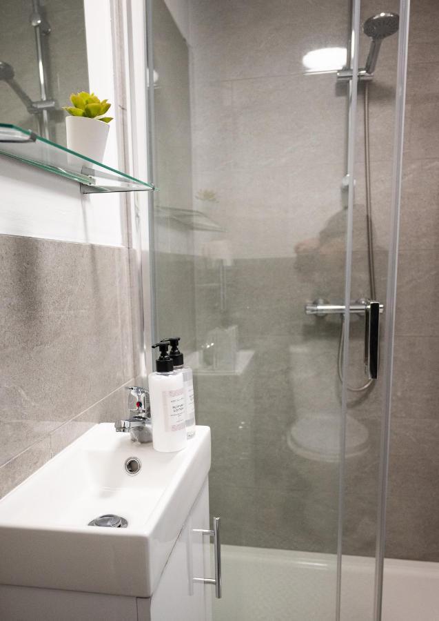 Elmo River Studios - 6 En-Suites In Wallasey - Easy Parking - Short And Long Stays Welcome 外观 照片