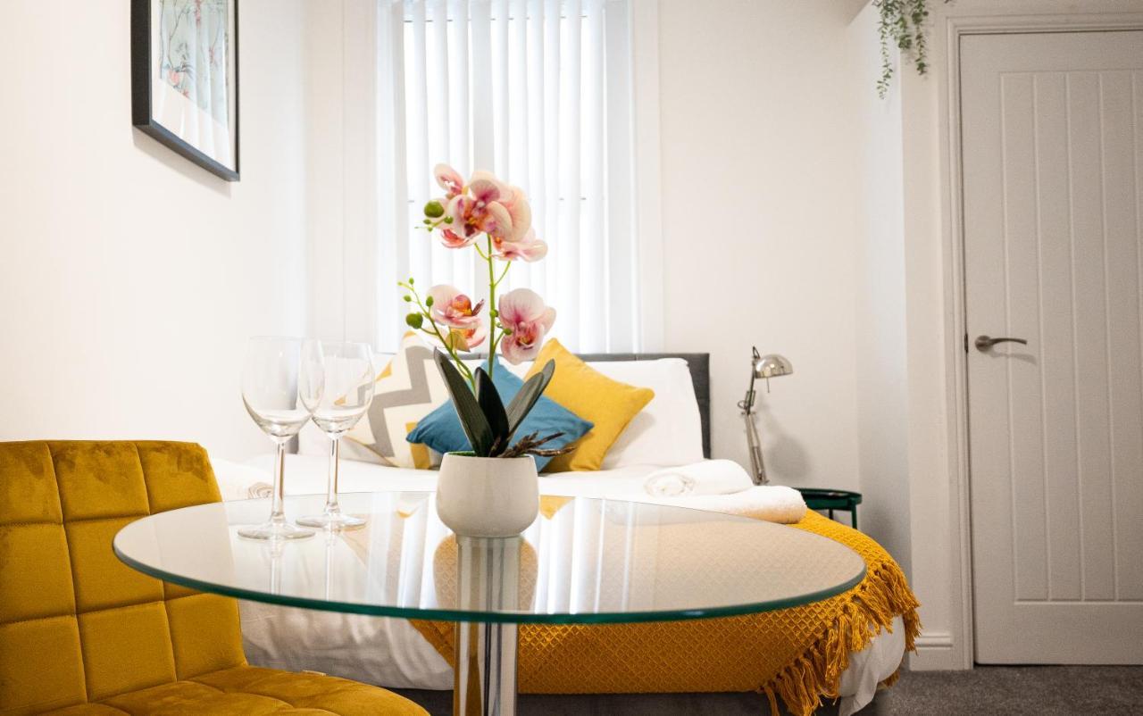 Elmo River Studios - 6 En-Suites In Wallasey - Easy Parking - Short And Long Stays Welcome 外观 照片